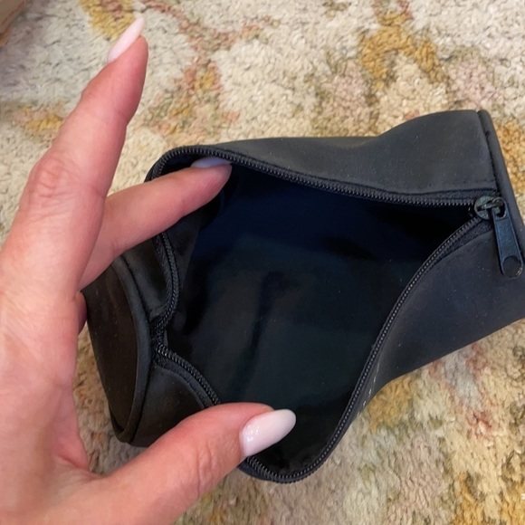 Bobbi Brown Black Zippered Cosmetics Case - Picture 4 of 4